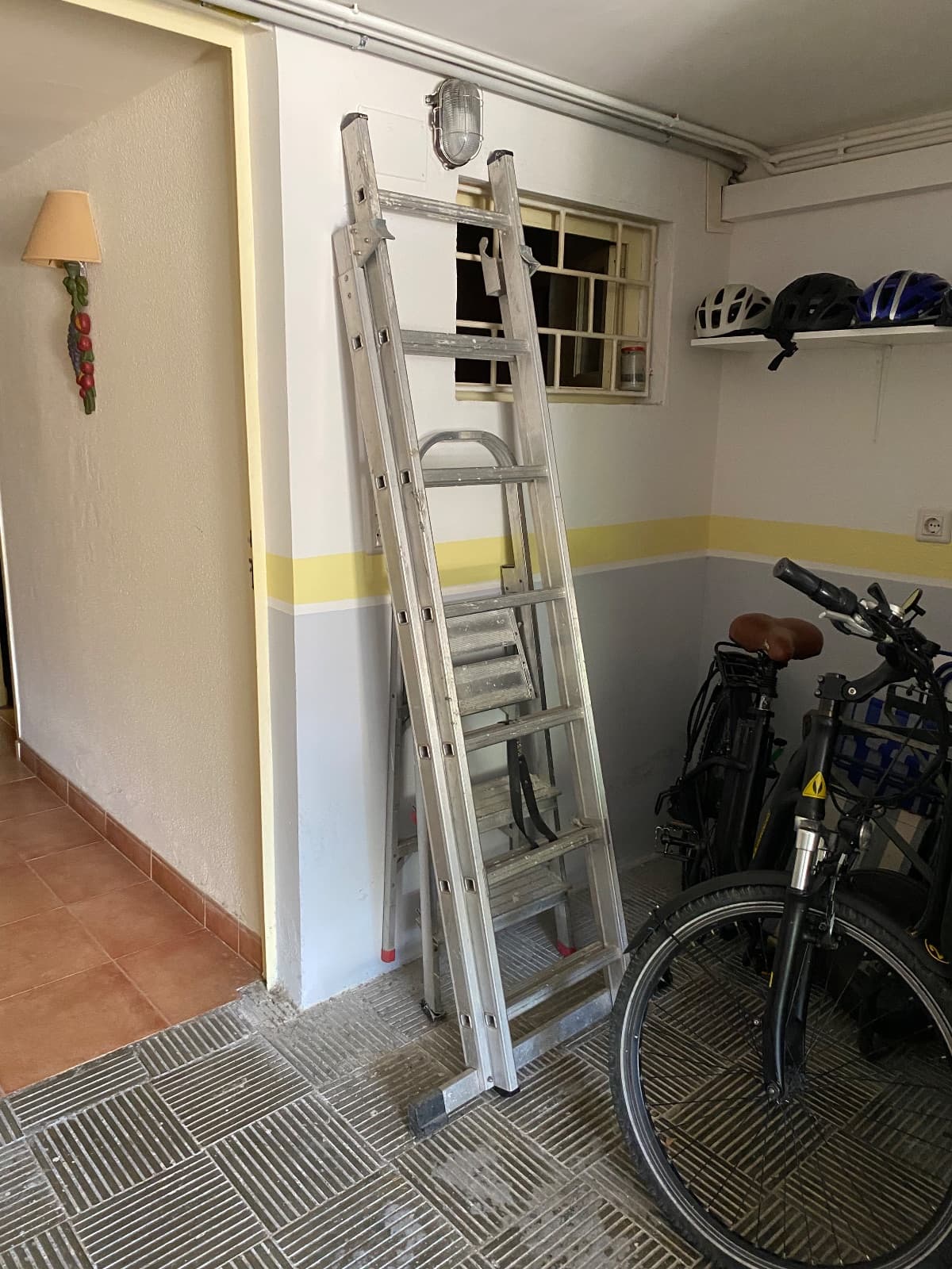 Escalera de aluminio telescópica y plegable