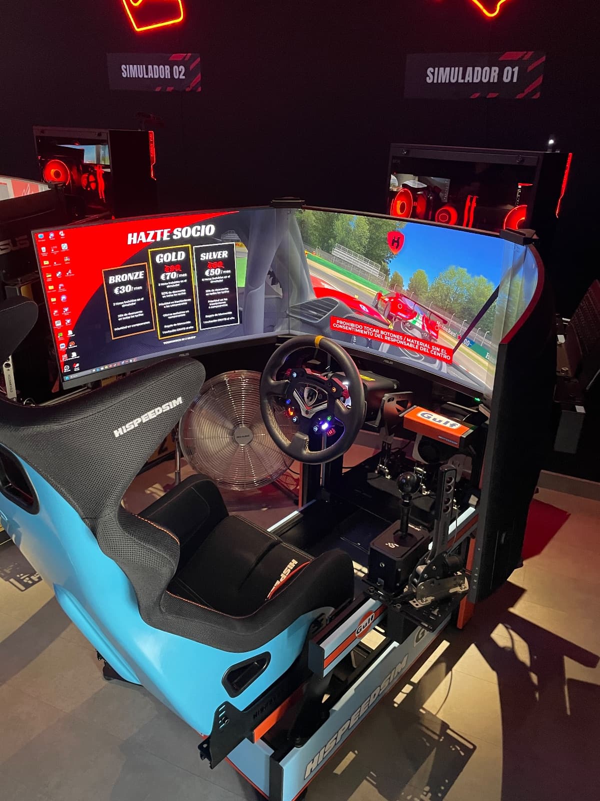 Simulador de Carreras F1 con Volante y Pantallas